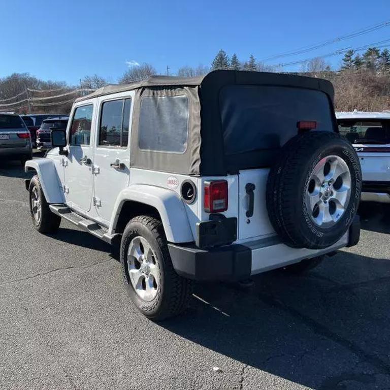 2015 Jeep Wrangler Unlimited Sahara photo 5