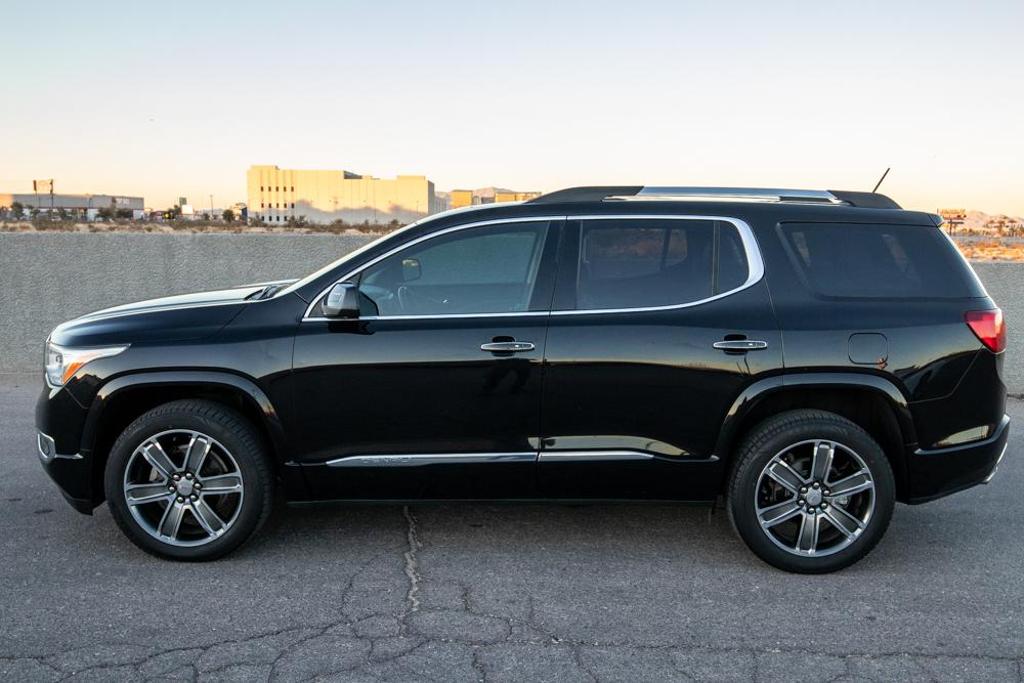 2018 GMC Acadia Denali photo 2