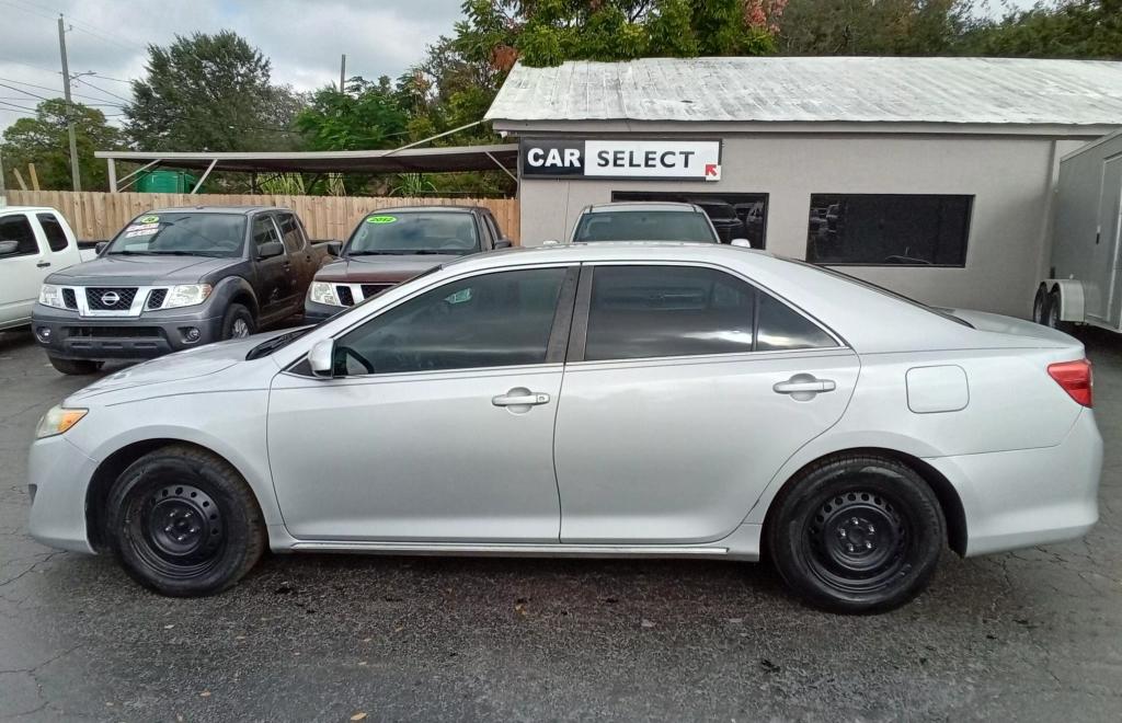 2012 Toyota Camry SE photo 8