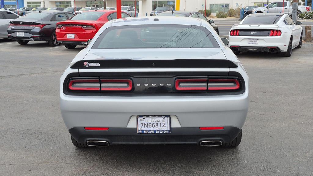 2023 Dodge Challenger SXT photo 5