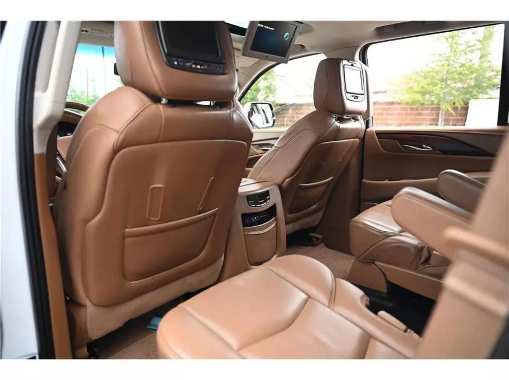 2016 Cadillac Escalade Platinum photo 21