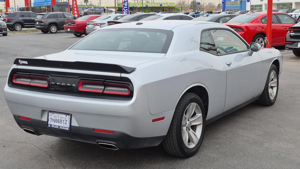 2023 Dodge Challenger SXT photo 6