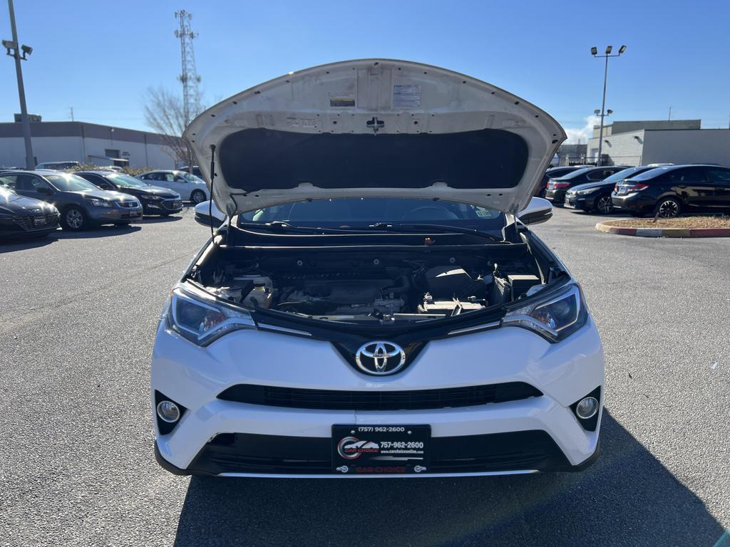 2016 Toyota RAV4 XLE photo 14