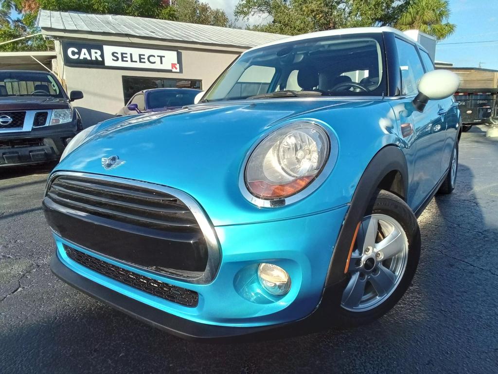 MINI Cooper's photo