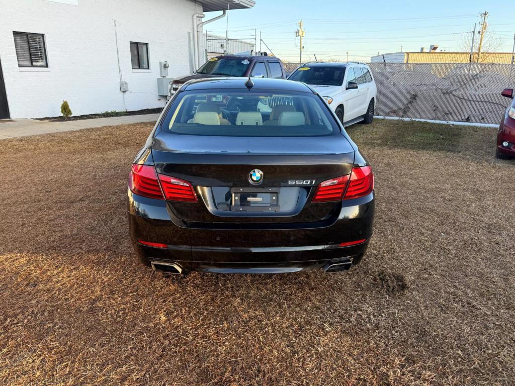 2011 BMW 5 Series 550i photo 6