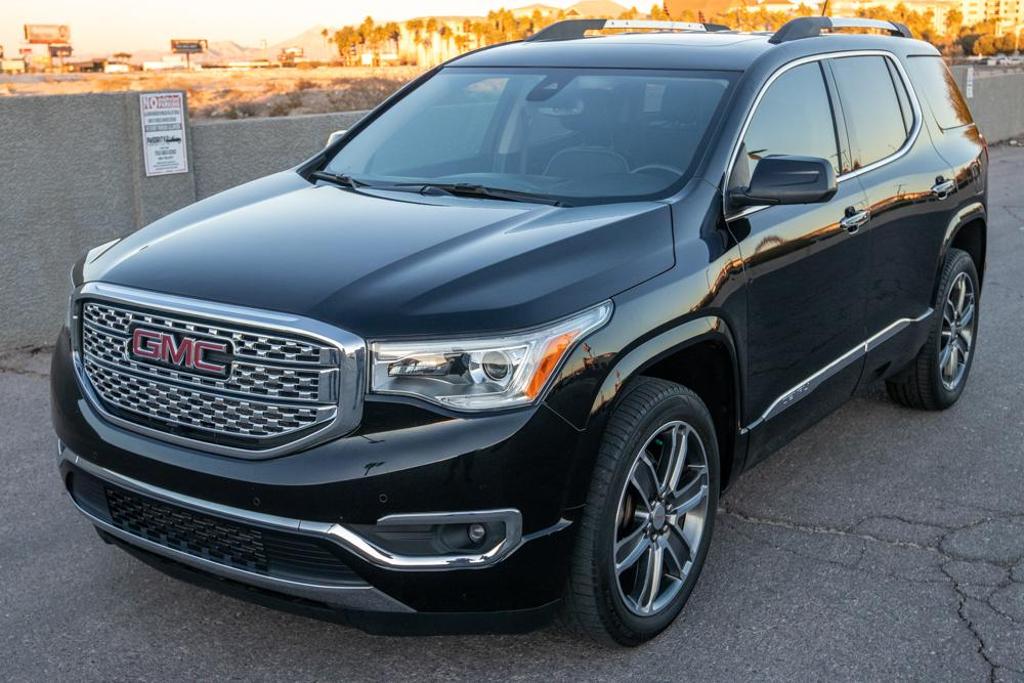 GMC Acadia's photo