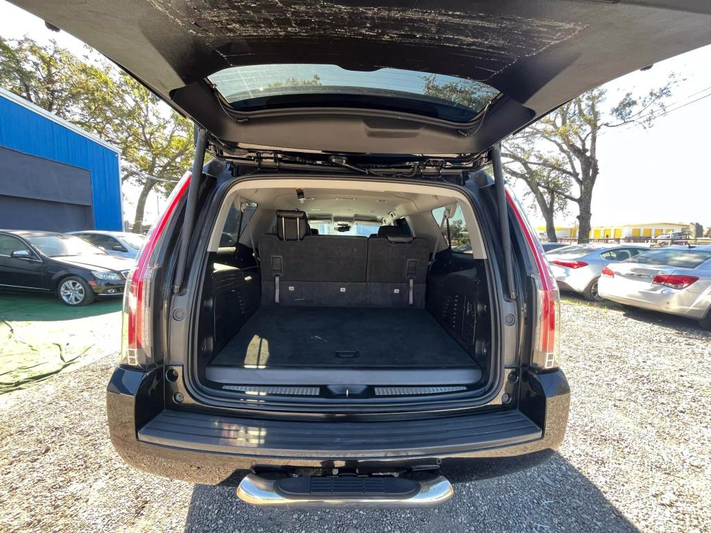 2019 Chevrolet Suburban LT photo 8