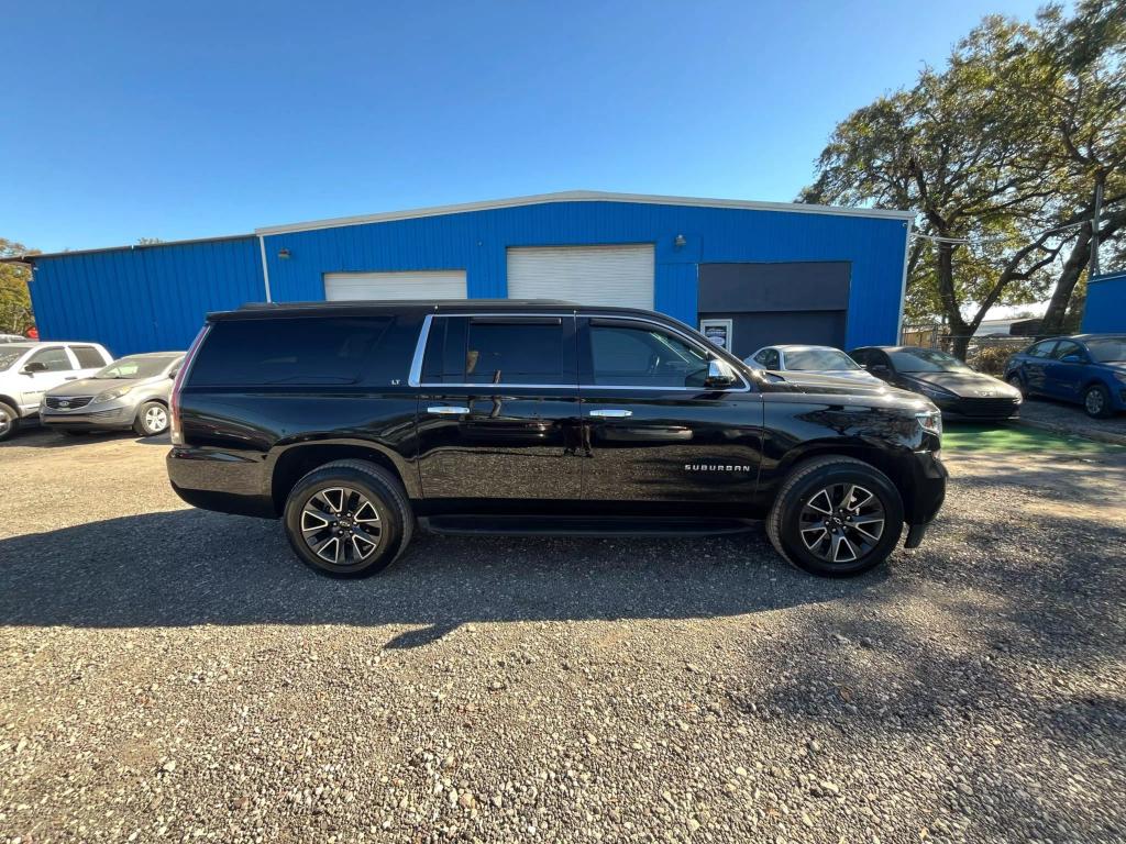 2019 Chevrolet Suburban LT photo 5