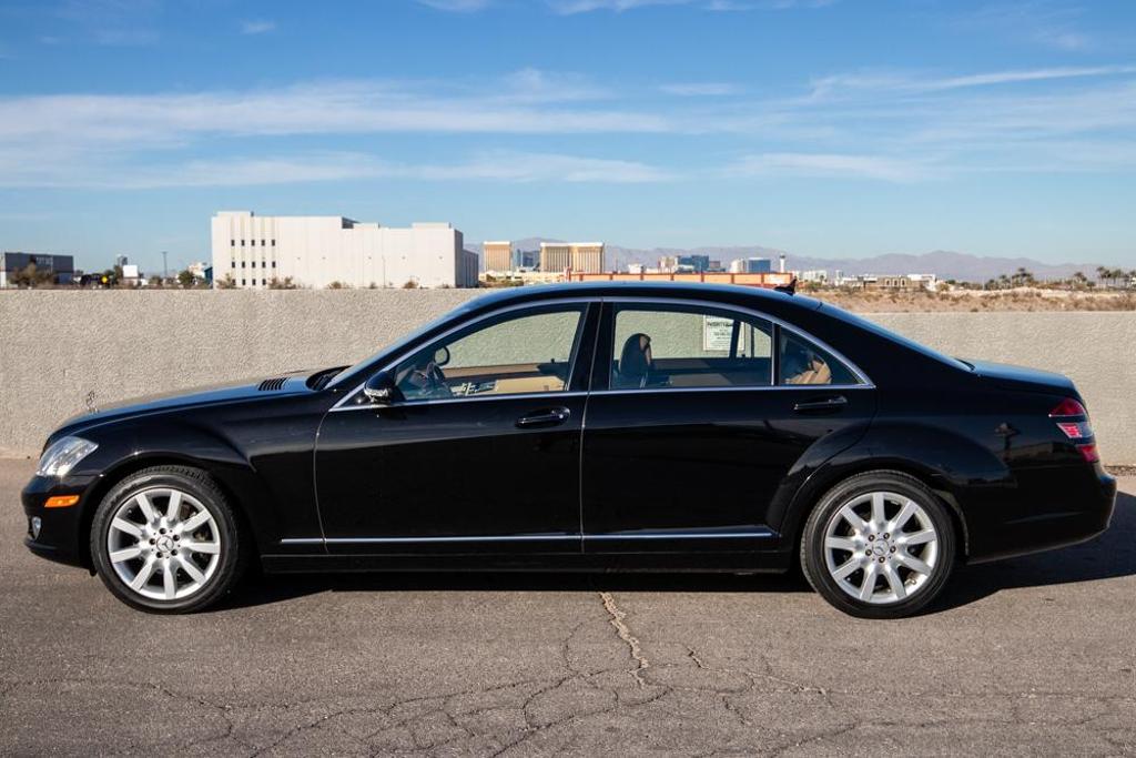 2007 Mercedes-Benz S-Class S550 photo 2