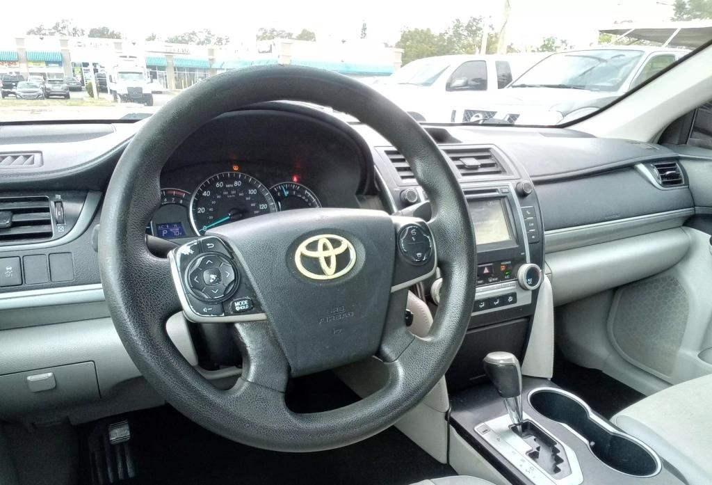 2012 Toyota Camry SE photo 13