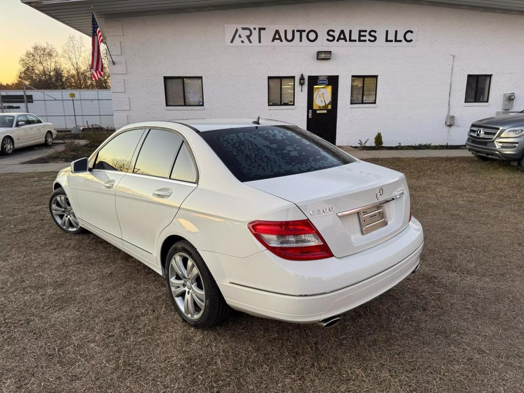 2011 Mercedes-Benz C-Class C300 Luxury photo 3