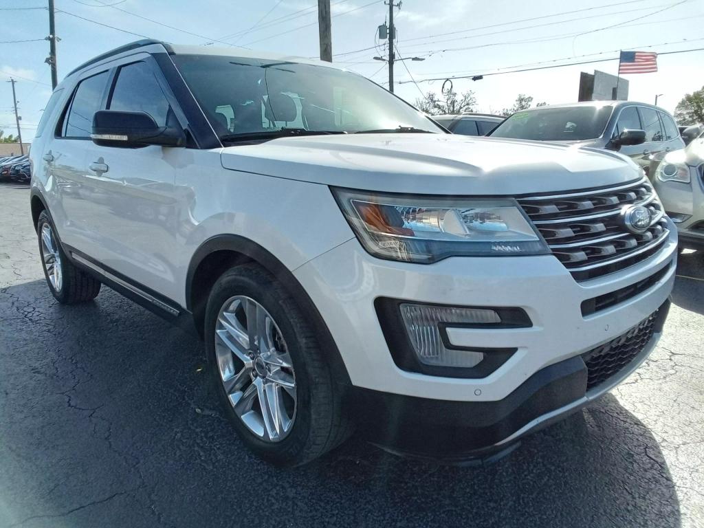 2016 Ford Explorer XLT photo 4