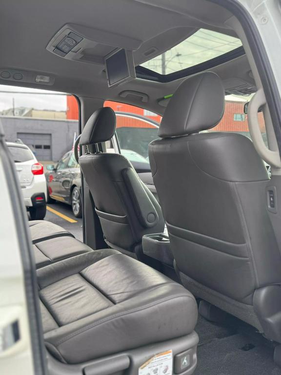 2016 Honda Odyssey Touring photo 10