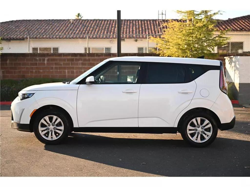 2023 Kia Soul LX photo 4