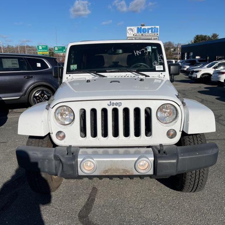 2015 Jeep Wrangler Unlimited Sahara photo 14