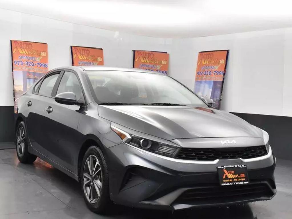 2022 Kia FORTE LXS photo 2