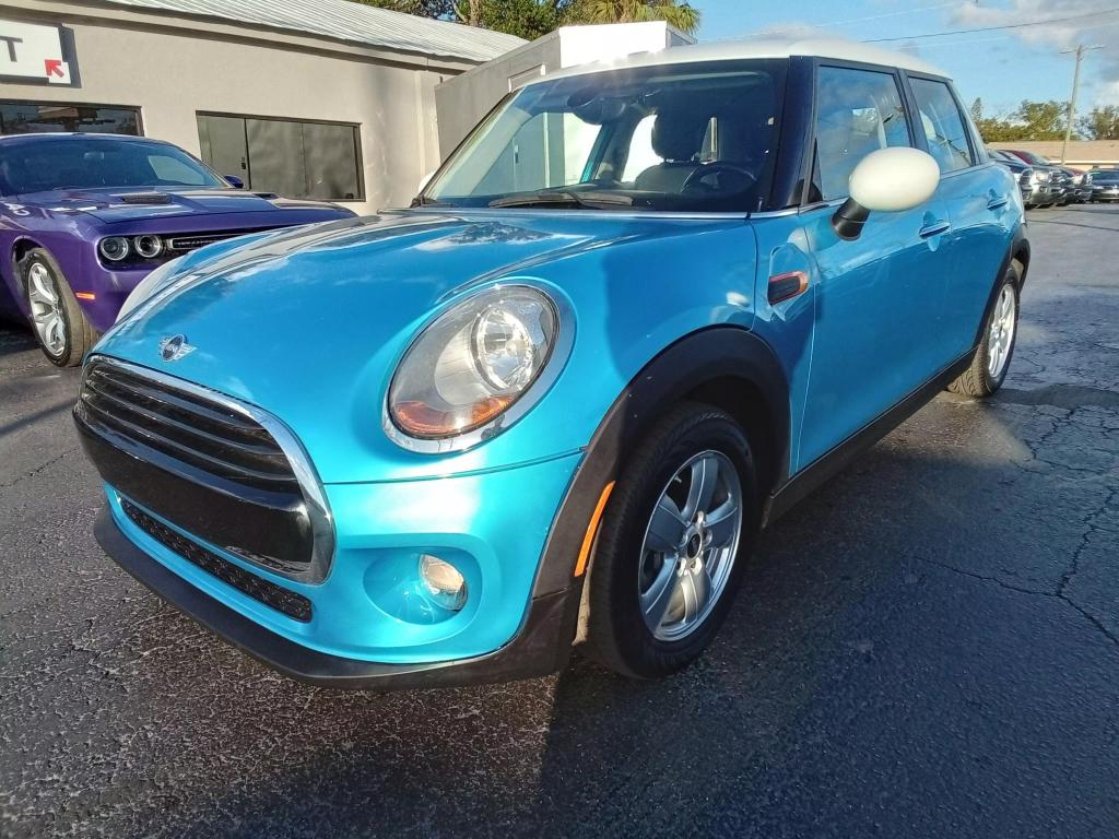 2018 MINI Cooper Base photo 2