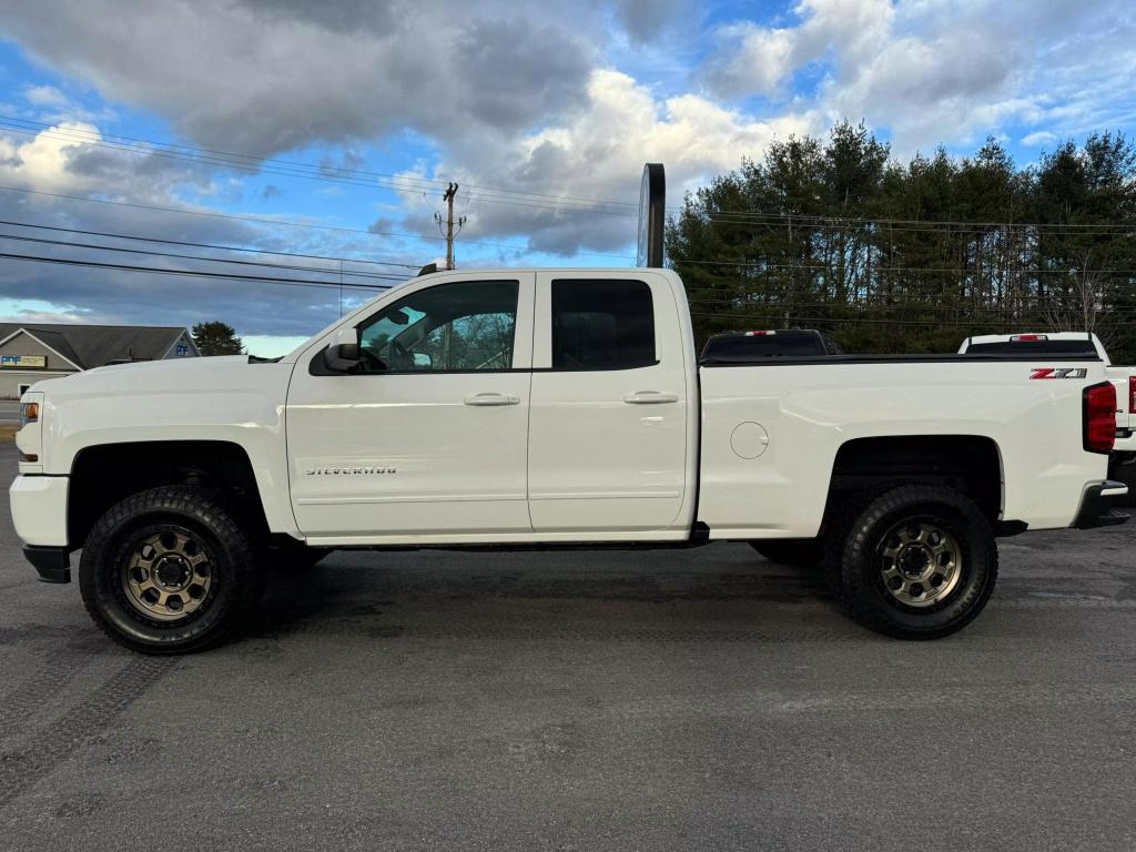 2018 Chevrolet Silverado 1500 LT photo 3