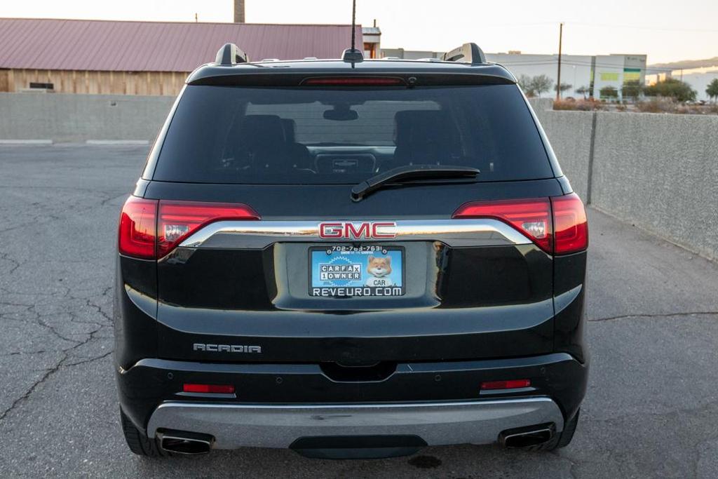 2018 GMC Acadia Denali photo 4