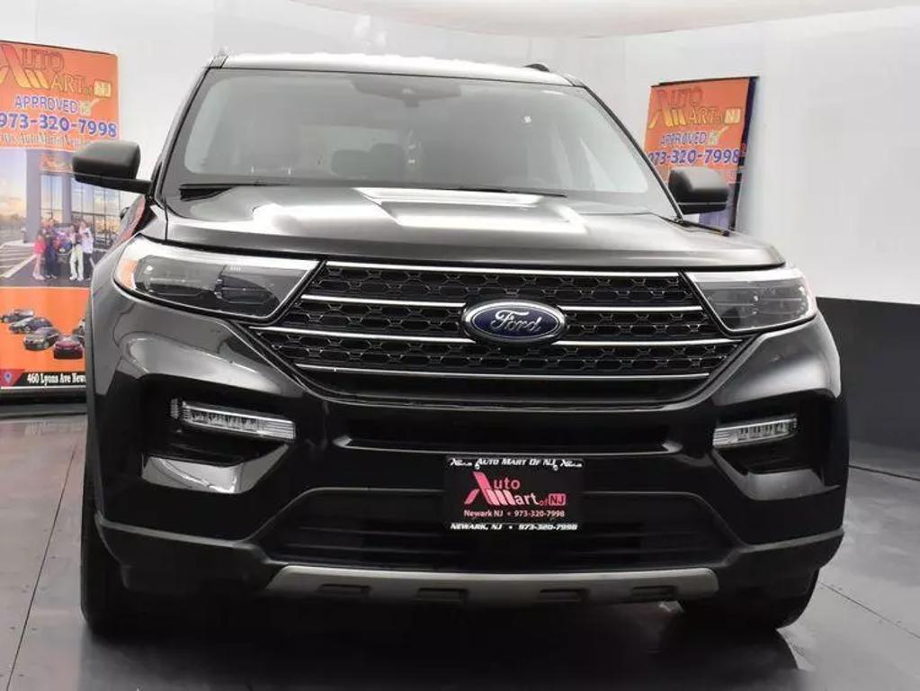 2023 Ford Explorer XLT photo 3