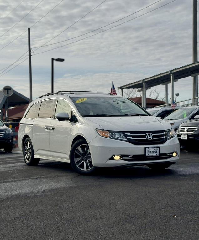 2016 Honda Odyssey Touring photo 2