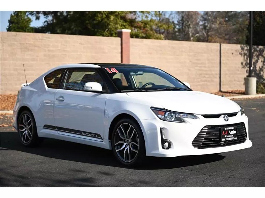 Scion tC's photo