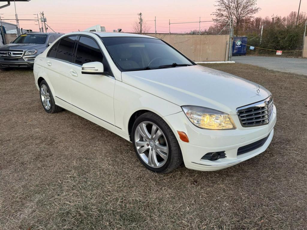 2011 Mercedes-Benz C-Class C300 Luxury photo 5