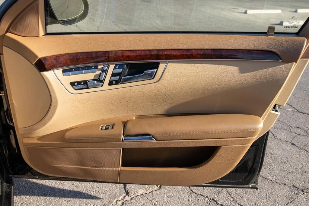 2007 Mercedes-Benz S-Class S550 photo 17