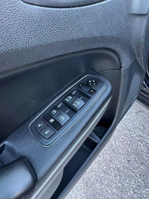 2012 CHRYSLER 300 SEDAN V6, 3.6 LITER 300 SEDAN 4D