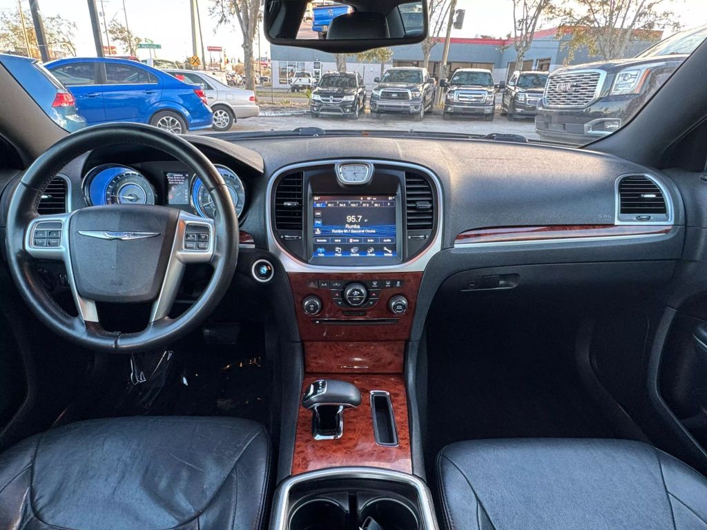2012 CHRYSLER 300 SEDAN V6, 3.6 LITER 300 SEDAN 4D