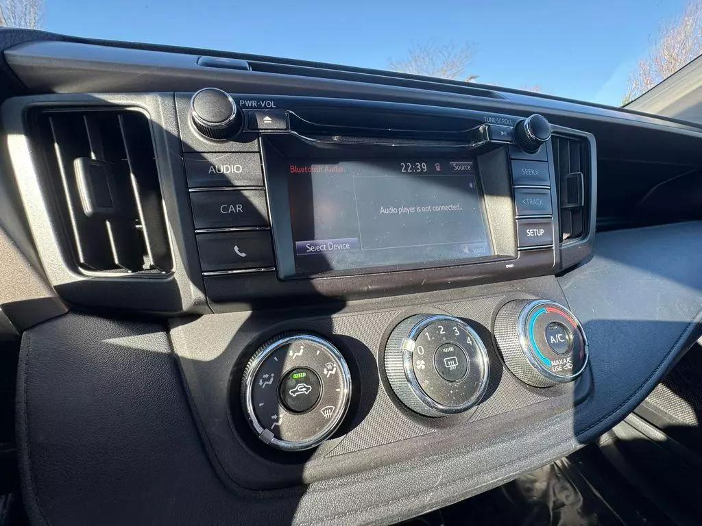 2018 Toyota RAV4 LE photo 15