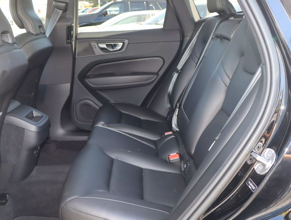 2024 VOLVO XC60 SUV 4-CYL, TURBO, 2.0 LITER B5 CORE DARK THEME SPORT UTILITY 4D