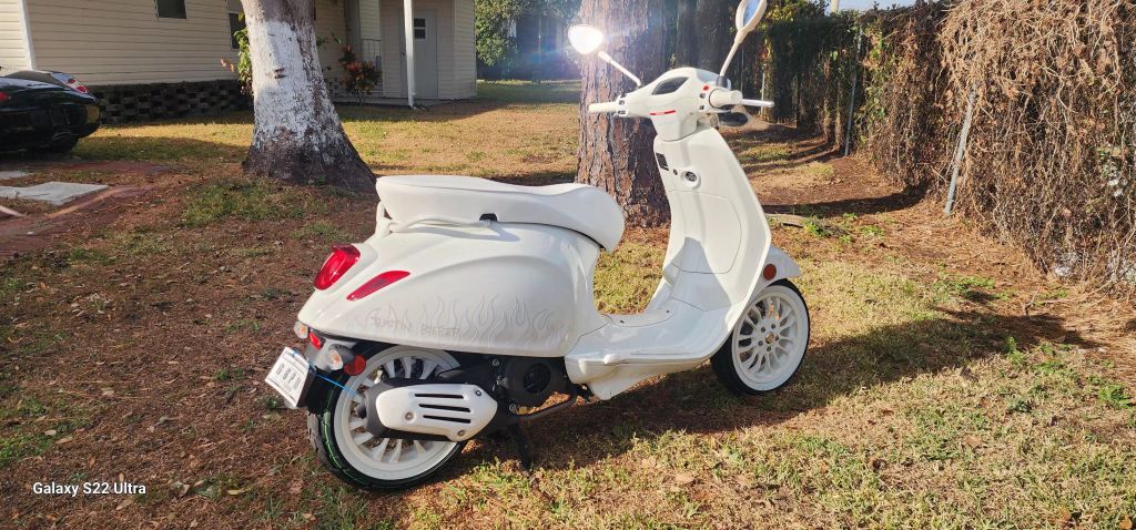 2023 Vespa Sprint - Image 5 2023 Vespa Sprint - Image 5
