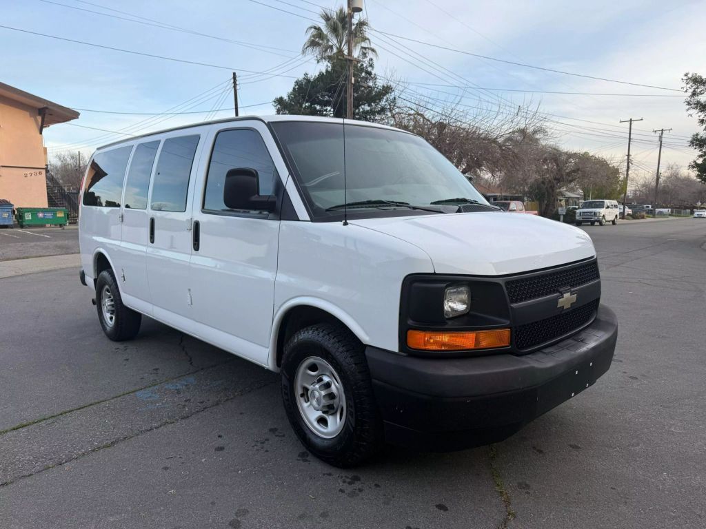 2017 Chevrolet Express Passenger LS's photo