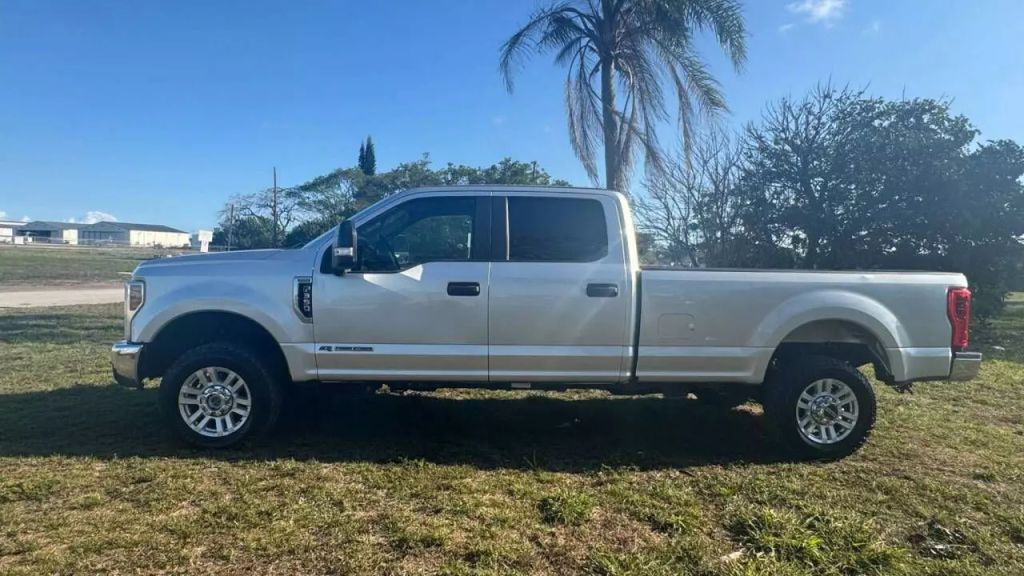 Used 2019 Ford F-350 Super Duty XL with VIN 1FT8W3BT1KEF12561 for sale in West Palm Beach, FL