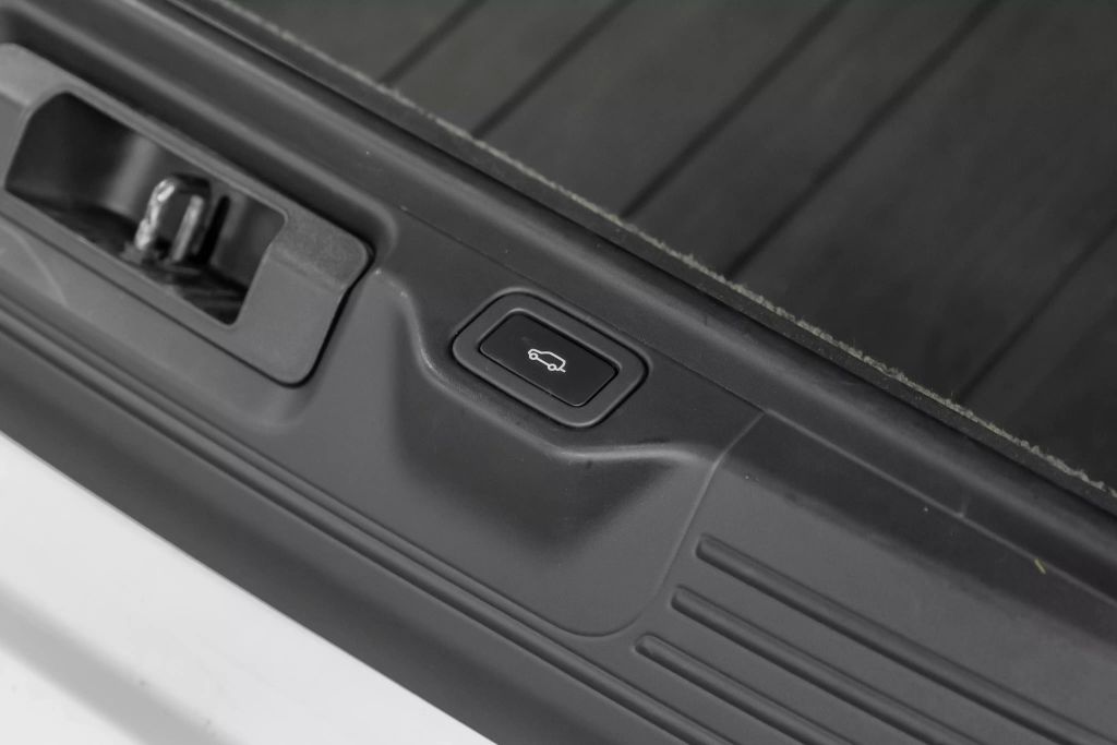 2018 LAND ROVER RANGE ROVER SUV V8, SUPERCHARGED, 5.0 LITER SUPERCHARGED SPORT UTILITY 4D