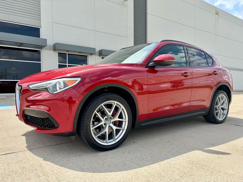 2018 Alfa Romeo Stelvio - Image 3 2018 Alfa Romeo Stelvio - Image 3