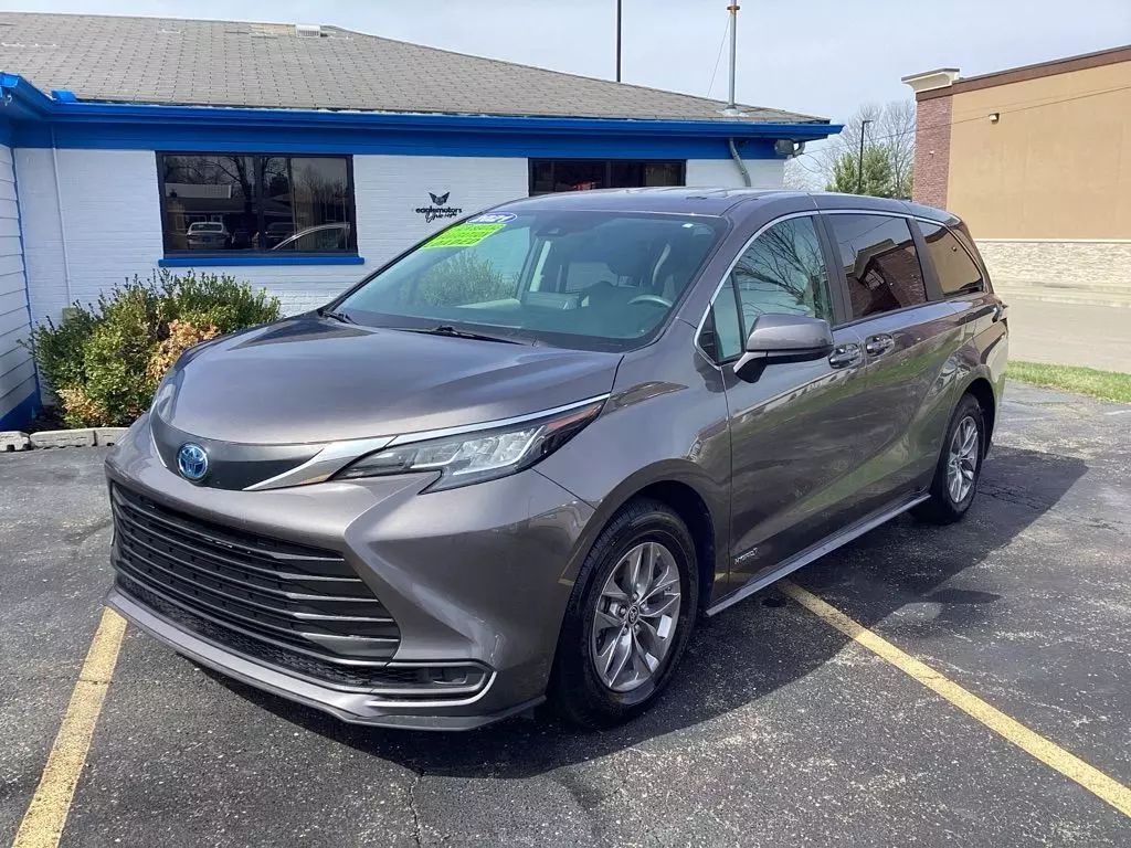 Used 2021 Toyota Sienna LE with VIN 5TDKSKFC9MS028320 for sale in West Chester, OH