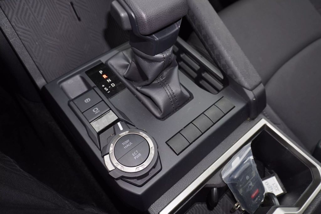 2024 TOYOTA TACOMA DOUBLE CAB PICKUP 4-CYL, I-FORCE, TURBO, 2.4 LITER SR PICKUP 4D 5 FT