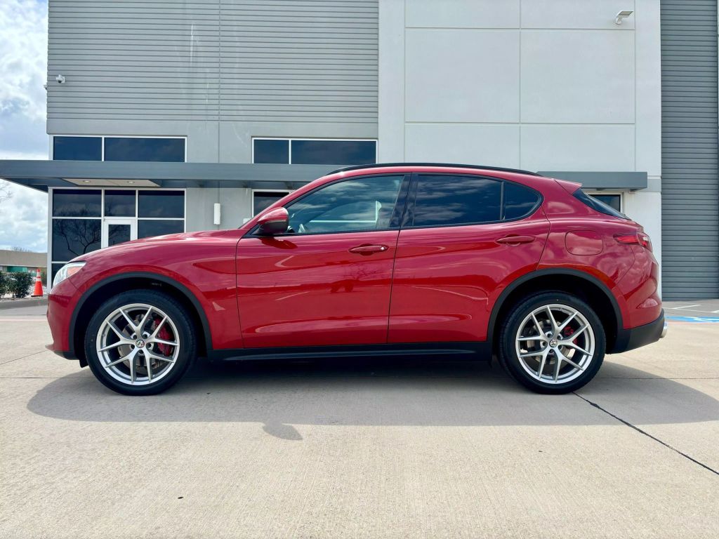 2018 Alfa Romeo Stelvio - Image 4 2018 Alfa Romeo Stelvio - Image 4