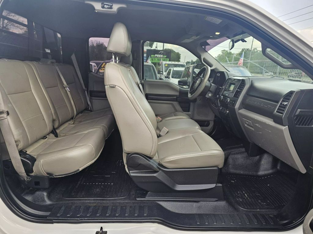 2019 Ford F350 Super Duty Super Cab & Chassis - Image 9 2019 Ford F350 Super Duty Super Cab & Chassis - Image 9