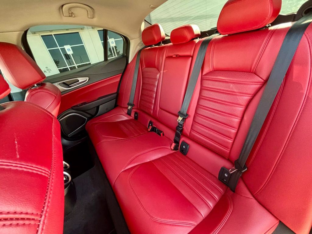 2018 Alfa Romeo Giulia - Image 18 2018 Alfa Romeo Giulia - Image 18