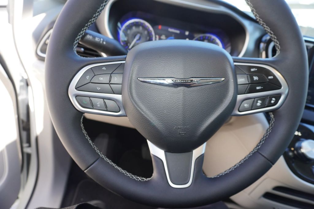 2023 CHRYSLER PACIFICA VAN V6, 3.6 LITER TOURING L VAN 4D