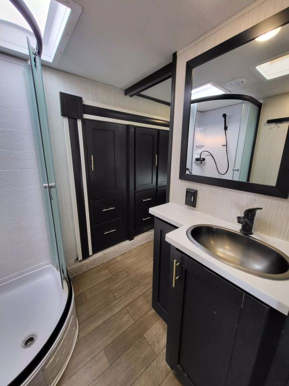 2022 WILDCAT BY FOREST RIVER WILDCAT FIFTH WHEEL - - 302BH