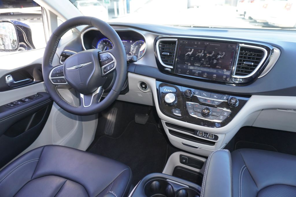 2023 CHRYSLER PACIFICA VAN V6, 3.6 LITER TOURING L VAN 4D