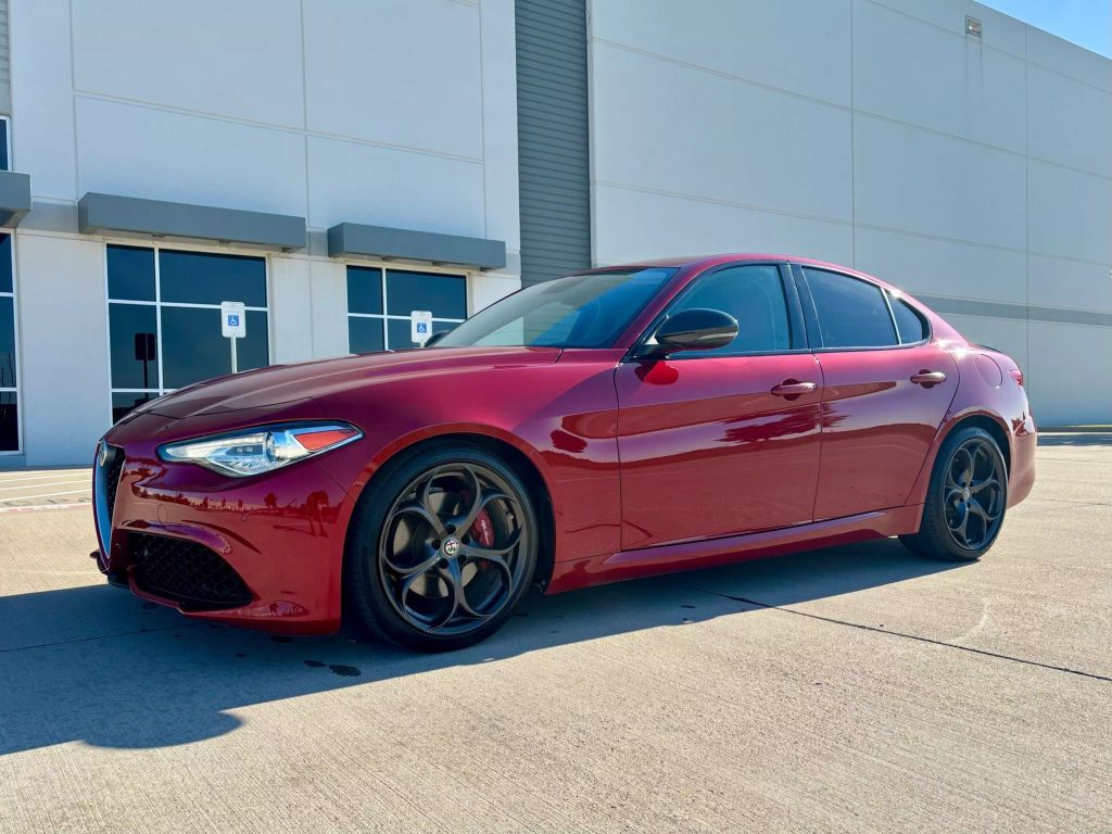 2018 Alfa Romeo Giulia - Image 2 2018 Alfa Romeo Giulia - Image 2