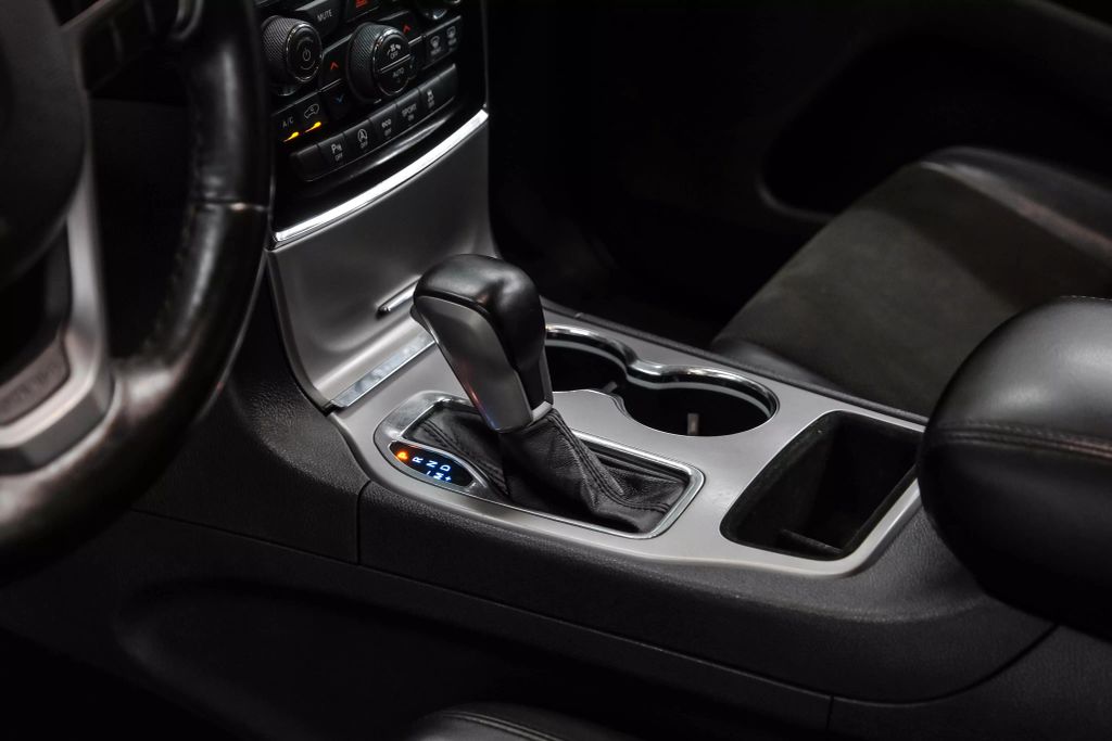 2021 JEEP GRAND CHEROKEE SUV V6, VVT, 3.6 LITER LAREDO X SPORT UTILITY 4D