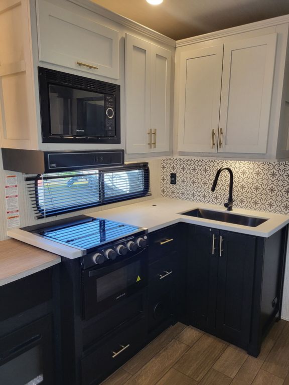 2022 WILDCAT BY FOREST RIVER WILDCAT FIFTH WHEEL - - 302BH