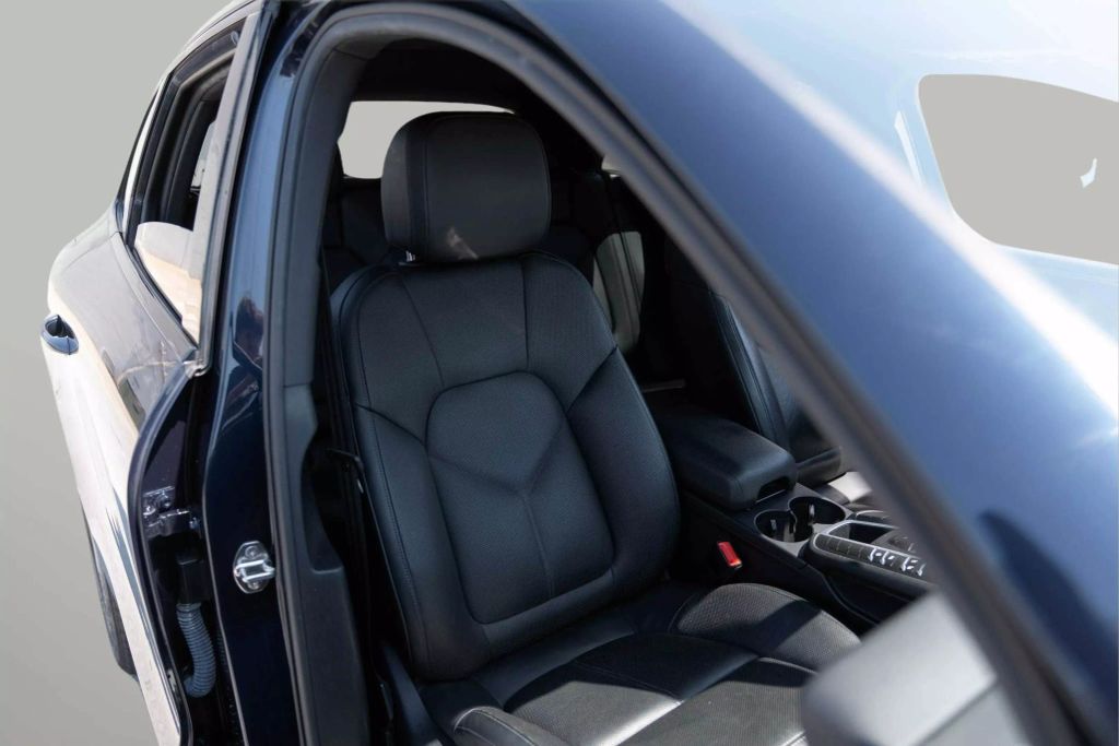 2021 PORSCHE MACAN SUV V6, TURBO, 3.0 LITER S SPORT UTILITY 4D