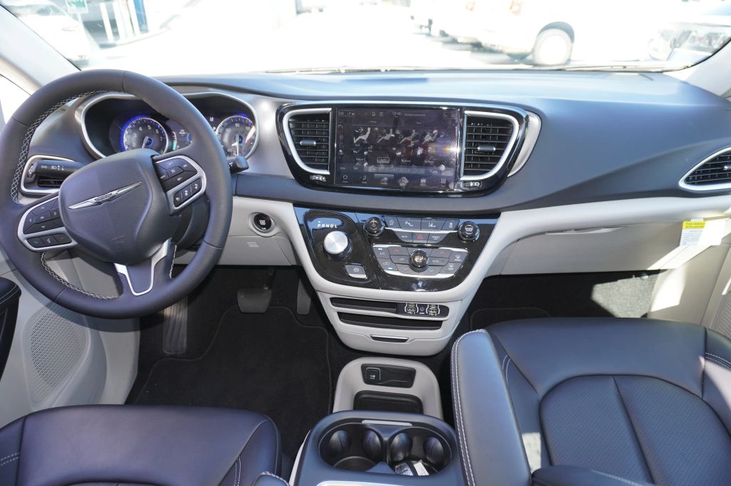 2023 CHRYSLER PACIFICA VAN V6, 3.6 LITER TOURING L VAN 4D